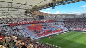 VfB Stuttgart: Stuttgart international – VfB-Fans mit Choreo zum Saisonfinale