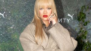 Blonder XXL-Pony: Rihanna präsentiert neue Sneaker-Kollaboration mit völlig neuer Frisur