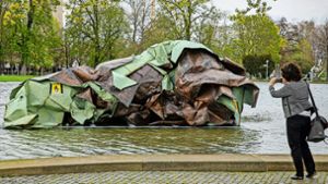 Mahnmal zum Klimawandel: Kupferknäuel im Stuttgarter Eckensee verschwindet – das ist der Grund