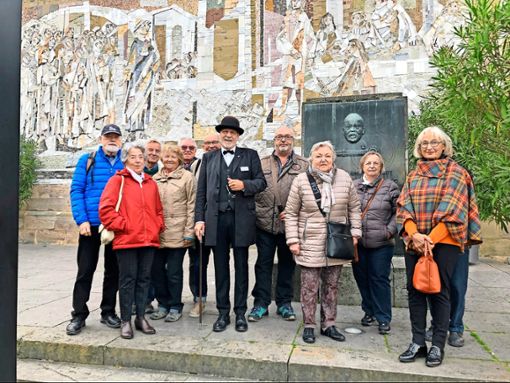 Die Teilnehmenden des VVS-Wochenblatt-60+-Ausflugs: in Schorndorf stand der Sohn der Stadt, Gottlieb Daimler, im Mittelpunkt.  Foto: Dagmar Engel-Platz