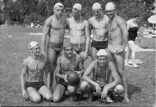 Aktive Wasserballmannschaften gab es beim VfvS schon immer, hier eine Mannschaft aus dem Jahr 1957. Foto: cg