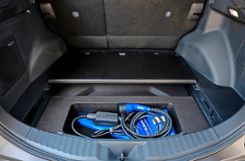 Geräumiger Kofferraum mit Platz für Ladekabel Quelle: Unbekannt
