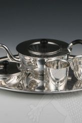 Ein Silberservice, designt und geschmiedet von Paula Straus in den 20er Jahren Foto: cg